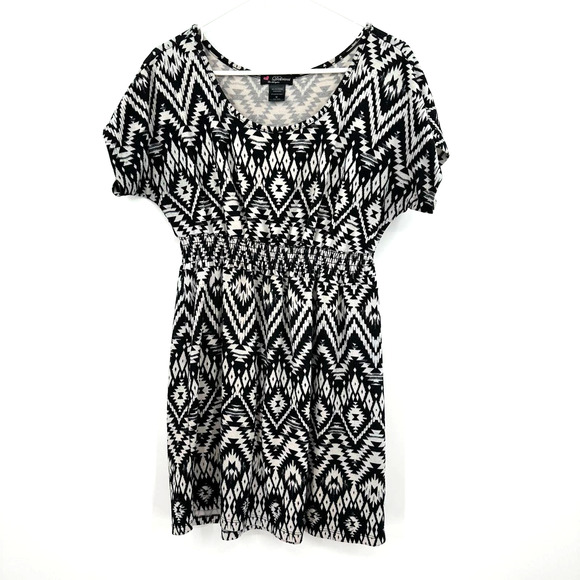 Delirious size medium short sleeve babydoll fit blouse black and‎ white - Picture 1 of 3